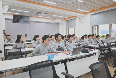 其乐融融的通班大家庭